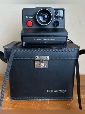 Vintage 1970s Polaroid Pronto! Instant Film Land Camera w/Carrying Case Black